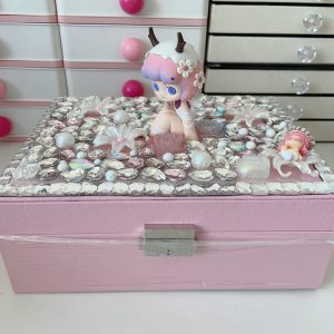 005 Diamond-encrusted jewelry box