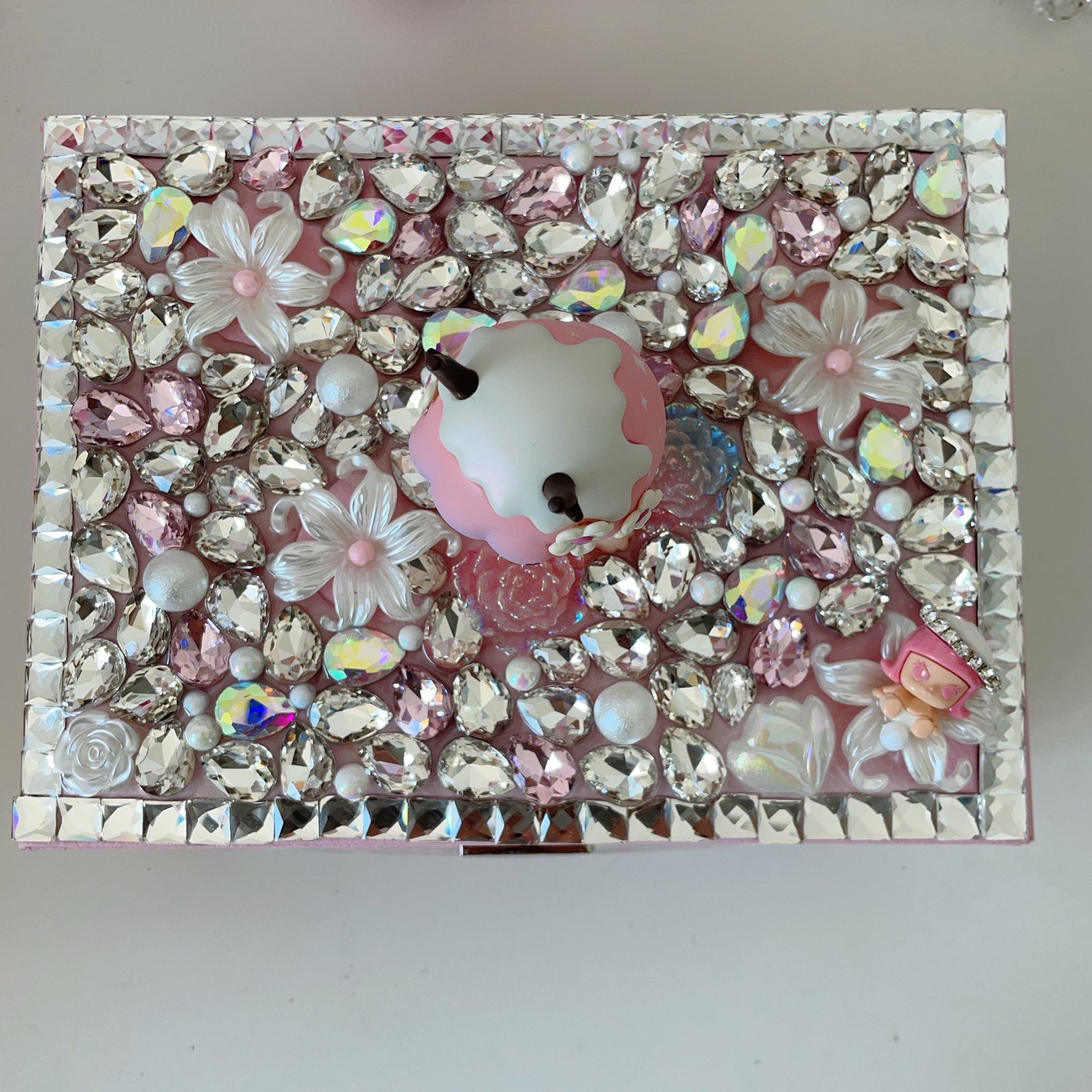 005 Diamond-encrusted jewelry box - Image 2