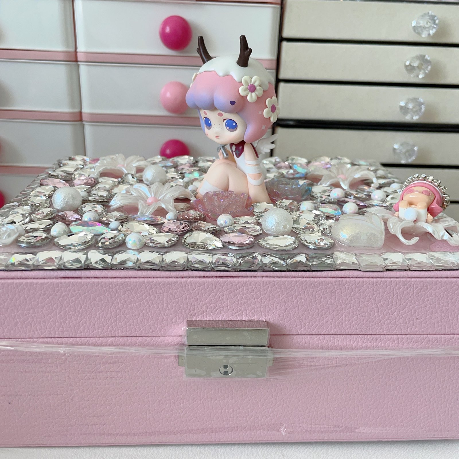 005 Diamond-encrusted jewelry box - Image 3