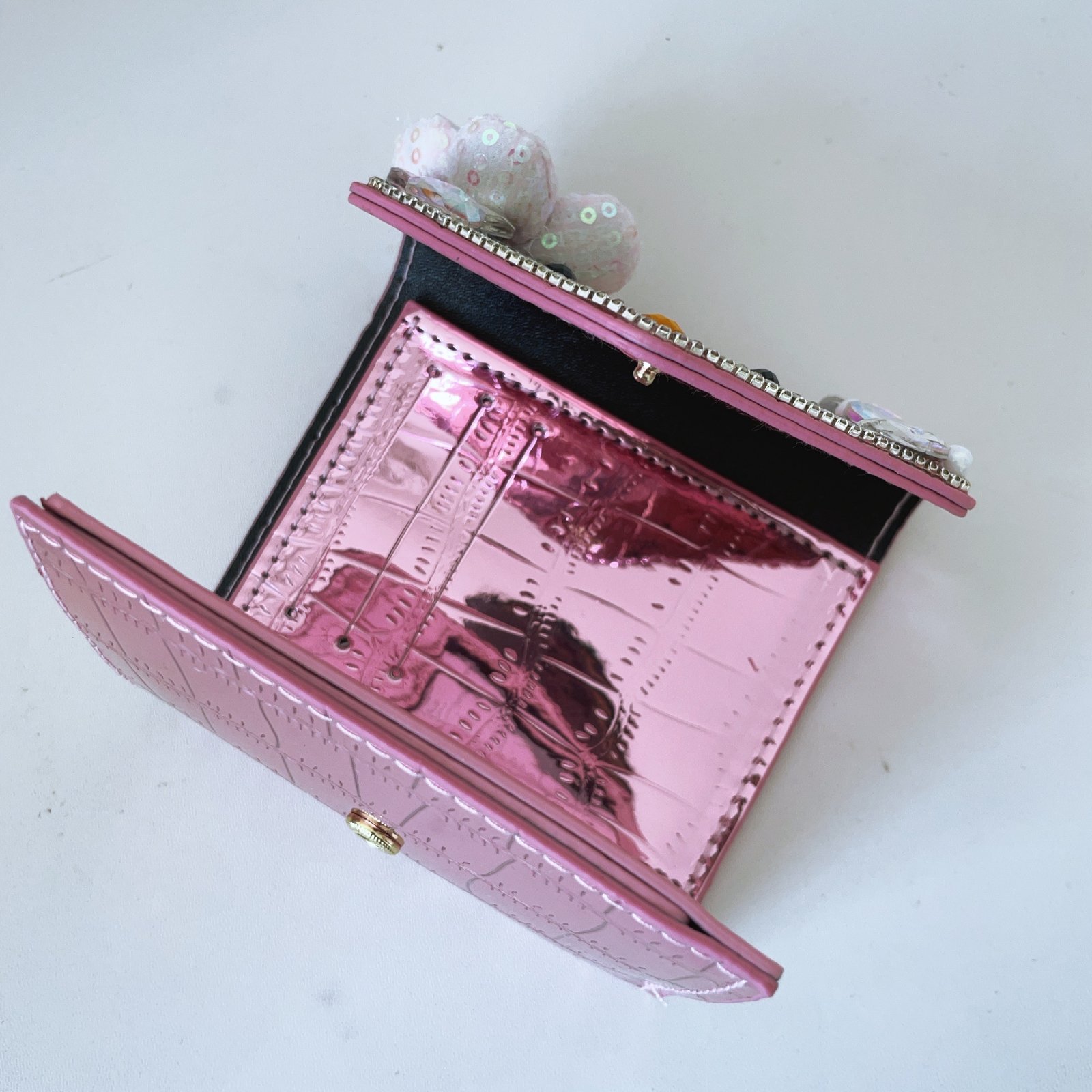 009 HK wallet with diamonds - Image 3